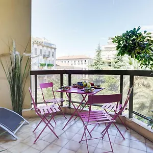 Grand Center At 2 Minutes Walk From The Appartement